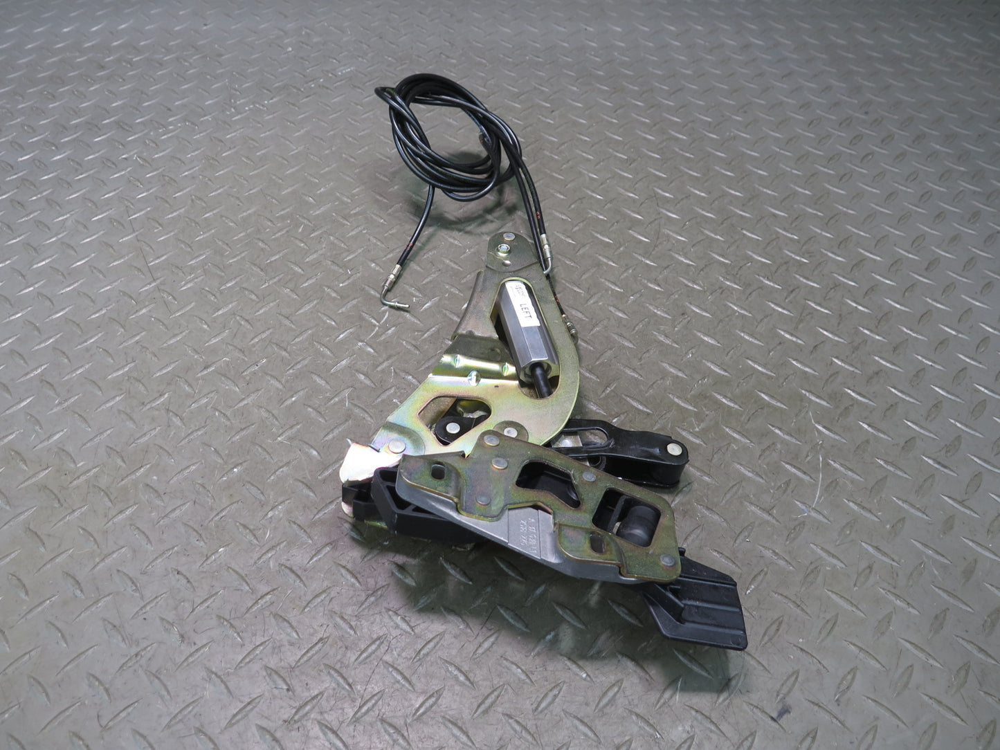 03-12 Mercedes R230 Sl-class Rear Left Trunk Lock Frame Cylinder OEM
