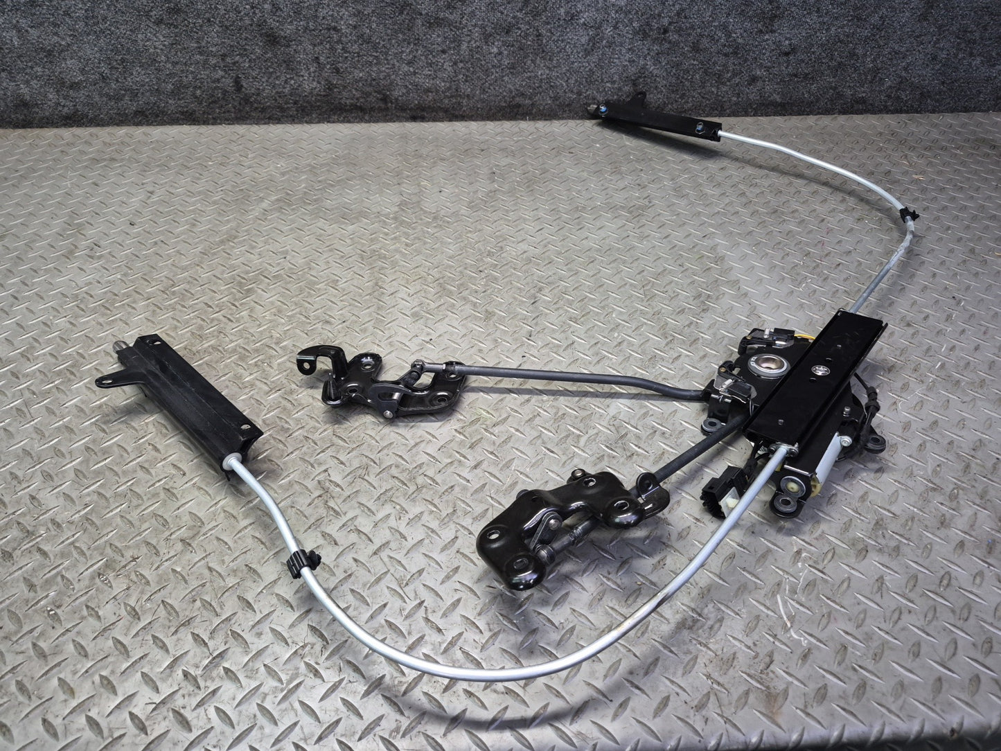 2015-2020 BMW F33 F83 M4 Convertible  Folding TOP Roof Lock Latch Motor Assembly