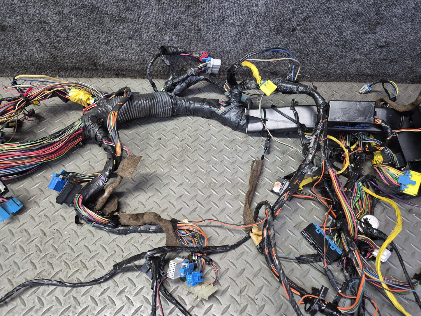 1996 Chevrolet Corvette C4 Coupe A/T Under Dash Interior Wire Wiring Harness OEM