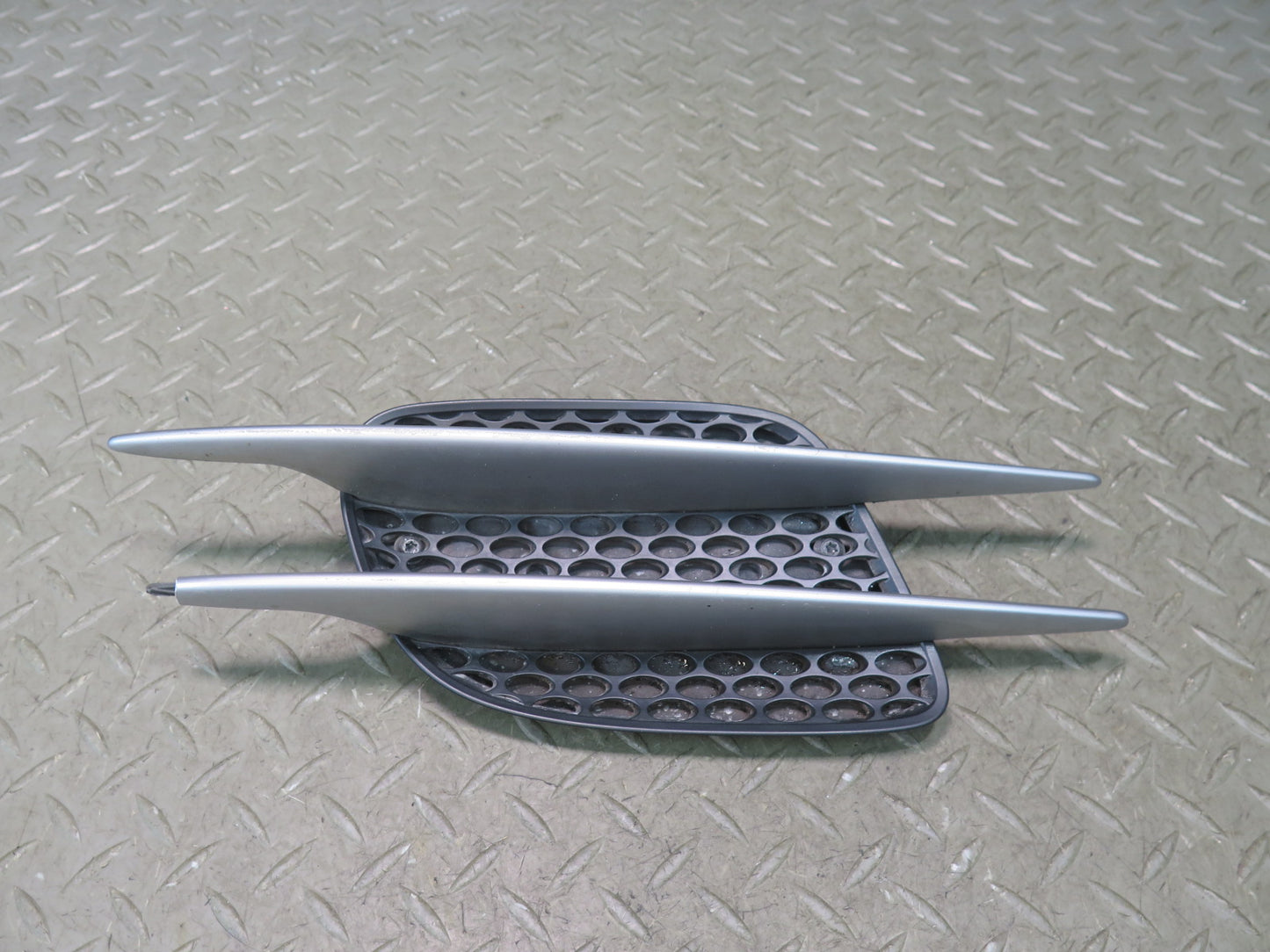 03-08 Mercedes R230 Sl-class Front Left Fender Grille Vent Trim Molding OEM
