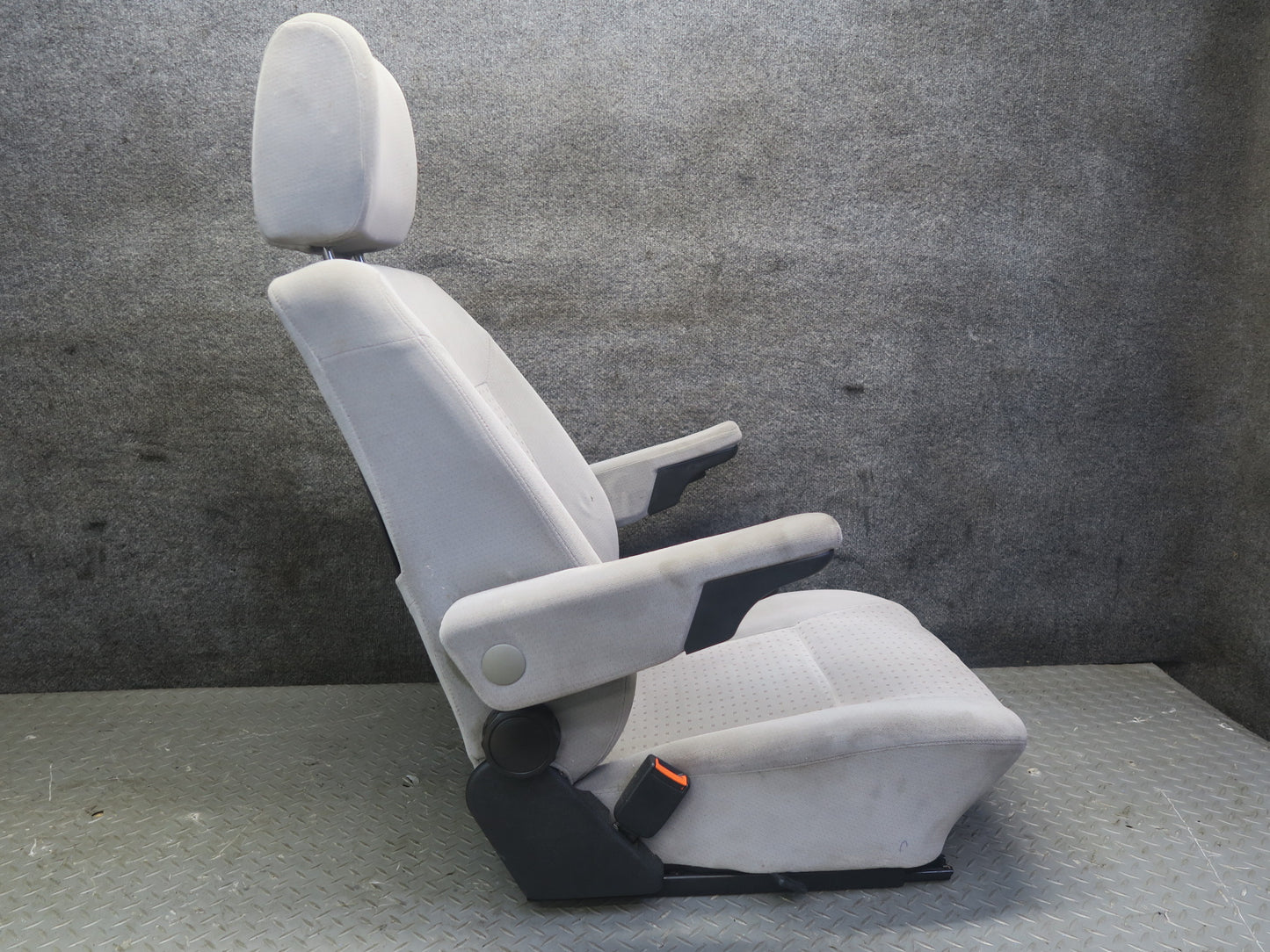 01-03 VW Eurovan T4 Set of 2 Front Left & Right Cloth Seat w Armrest Gray OEM