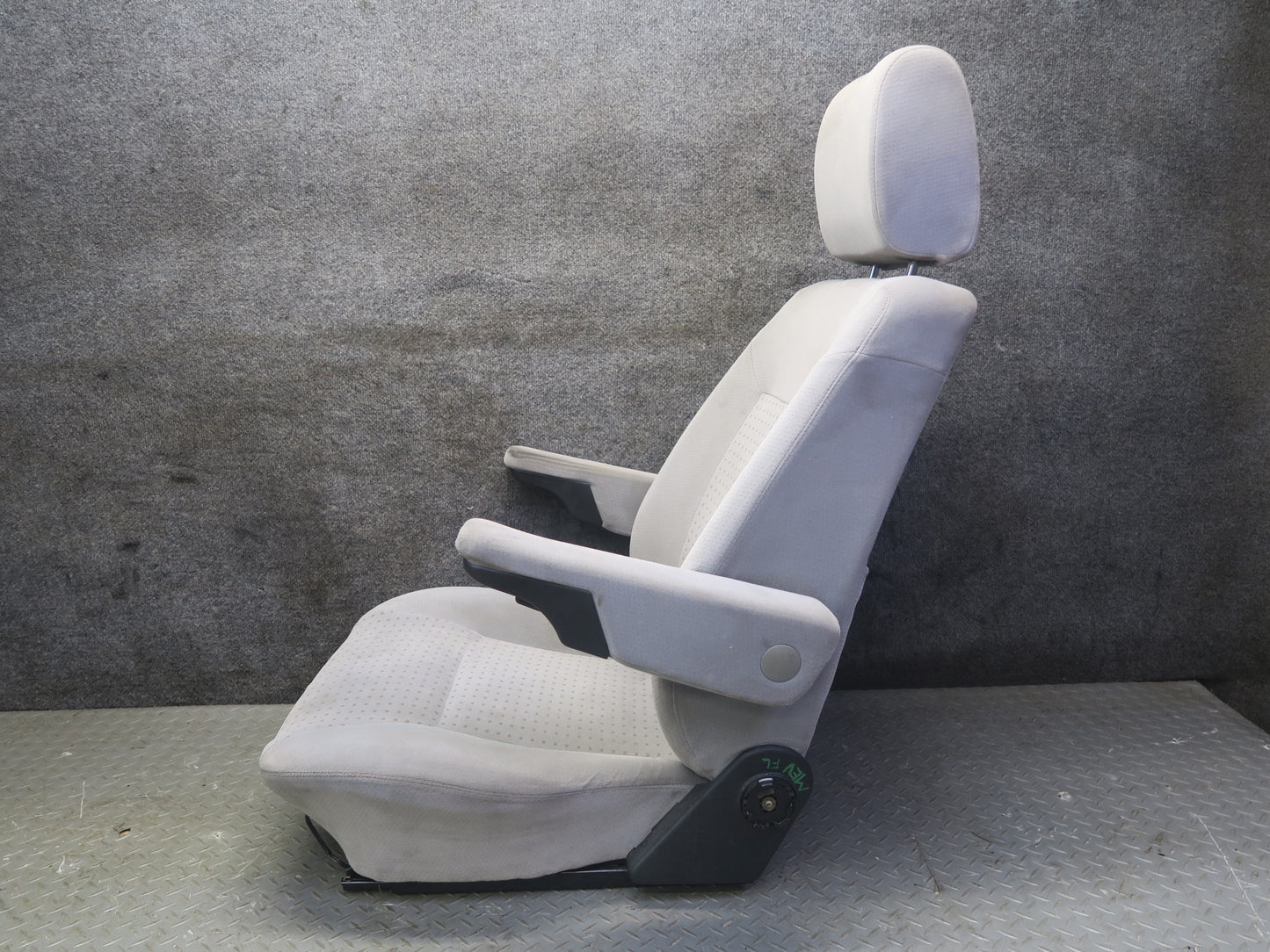 01-03 VW Eurovan T4 Set of 2 Front Left & Right Cloth Seat w Armrest Gray OEM