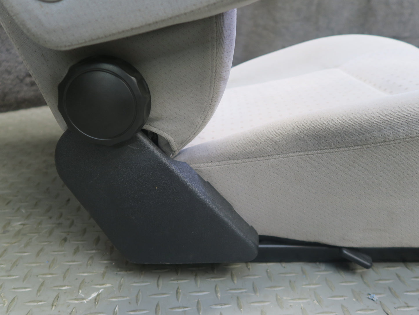 01-03 VW Eurovan T4 Set of 2 Front Left & Right Cloth Seat w Armrest Gray OEM