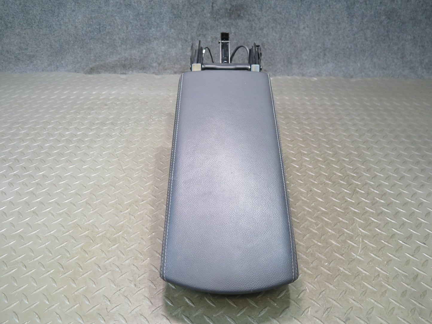 03-06 Mercedes SL55 AMG R230 Center Console Leather Armrest Lid Cover w Tray OEM