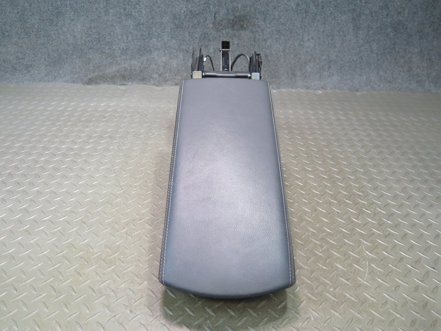 03-06 Mercedes SL55 AMG R230 Center Console Leather Armrest Lid Cover w Tray OEM