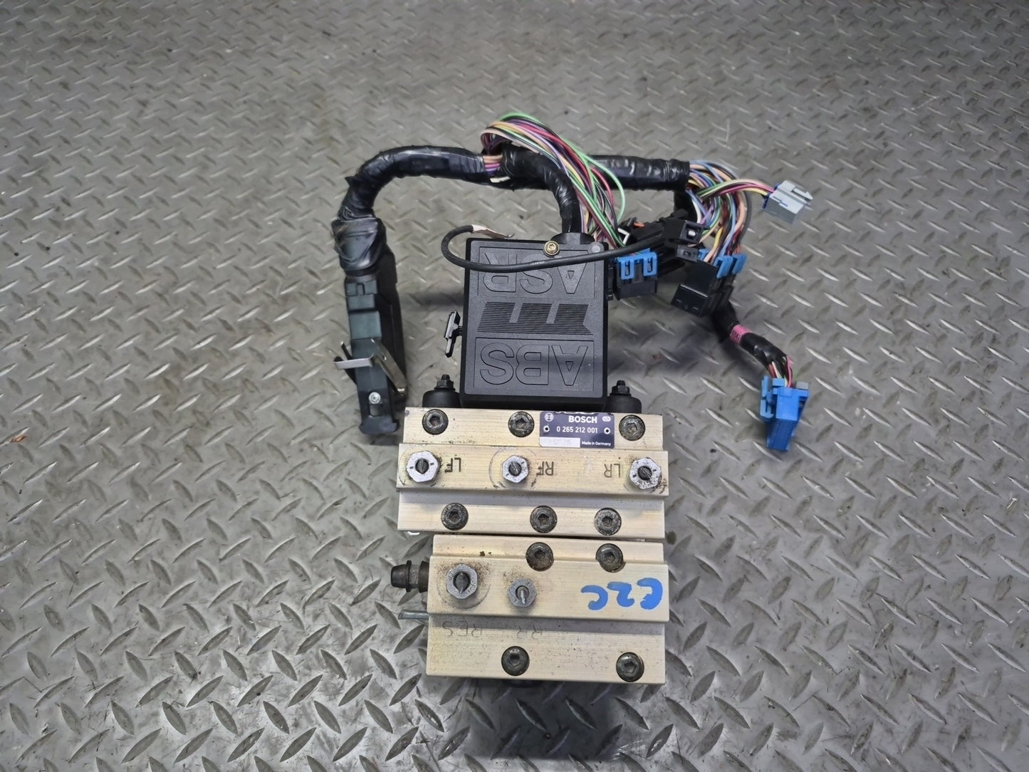 92-94 Chevrolet Corvette C4 Anti Lock Brake ABS Pump Module 0265212001 OEM