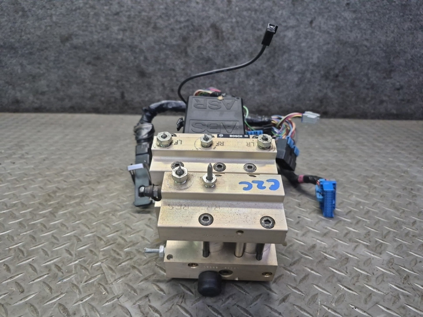 92-94 Chevrolet Corvette C4 Anti Lock Brake ABS Pump Module 0265212001 OEM
