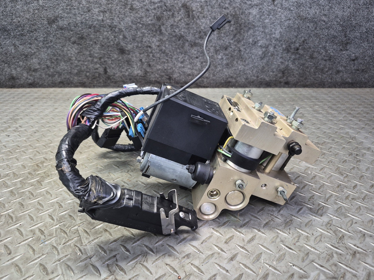 92-94 Chevrolet Corvette C4 Anti Lock Brake ABS Pump Module 0265212001 OEM