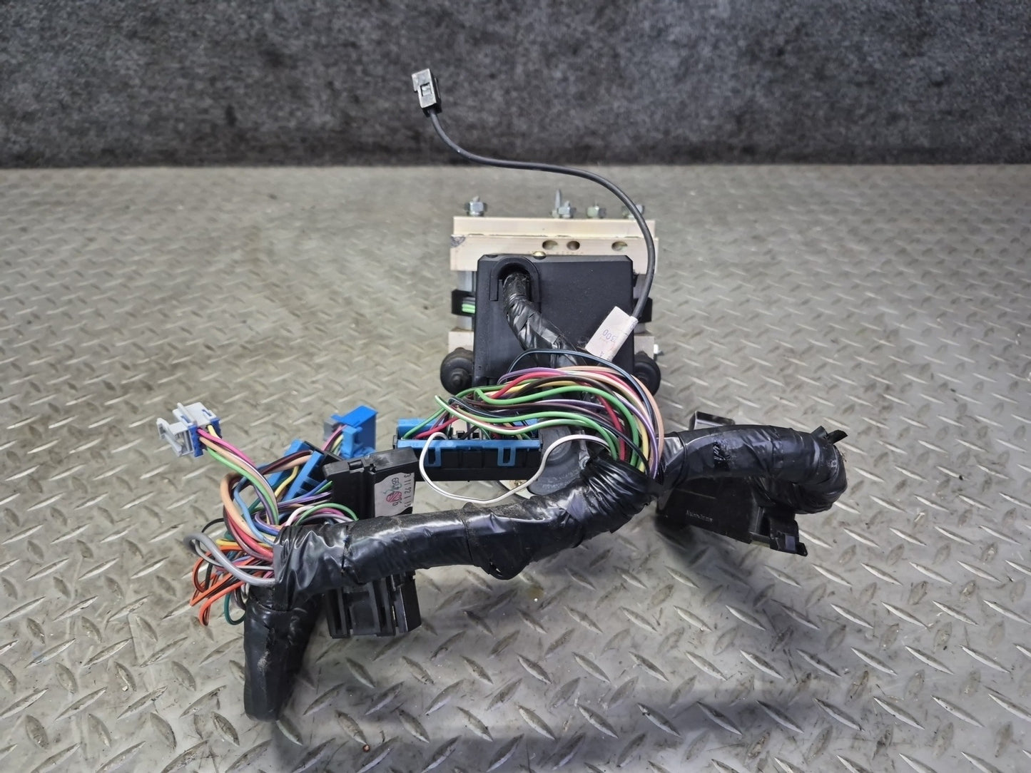 92-94 Chevrolet Corvette C4 Anti Lock Brake ABS Pump Module 0265212001 OEM