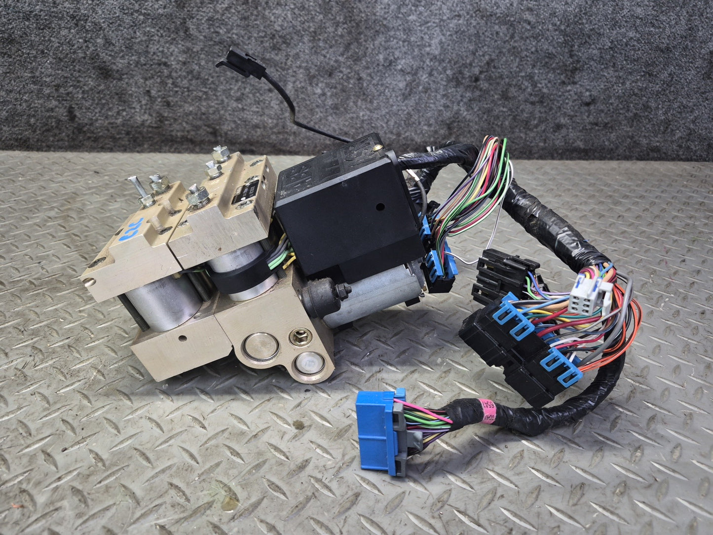 92-94 Chevrolet Corvette C4 Anti Lock Brake ABS Pump Module 0265212001 OEM