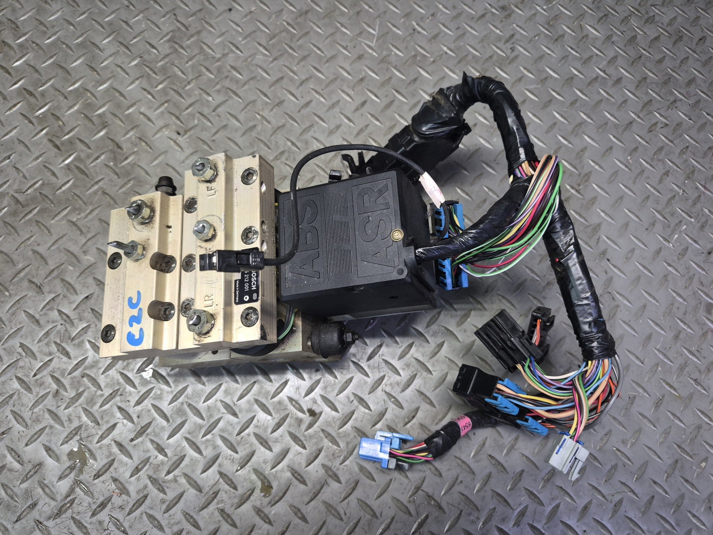 92-94 Chevrolet Corvette C4 Anti Lock Brake ABS Pump Module 0265212001 OEM