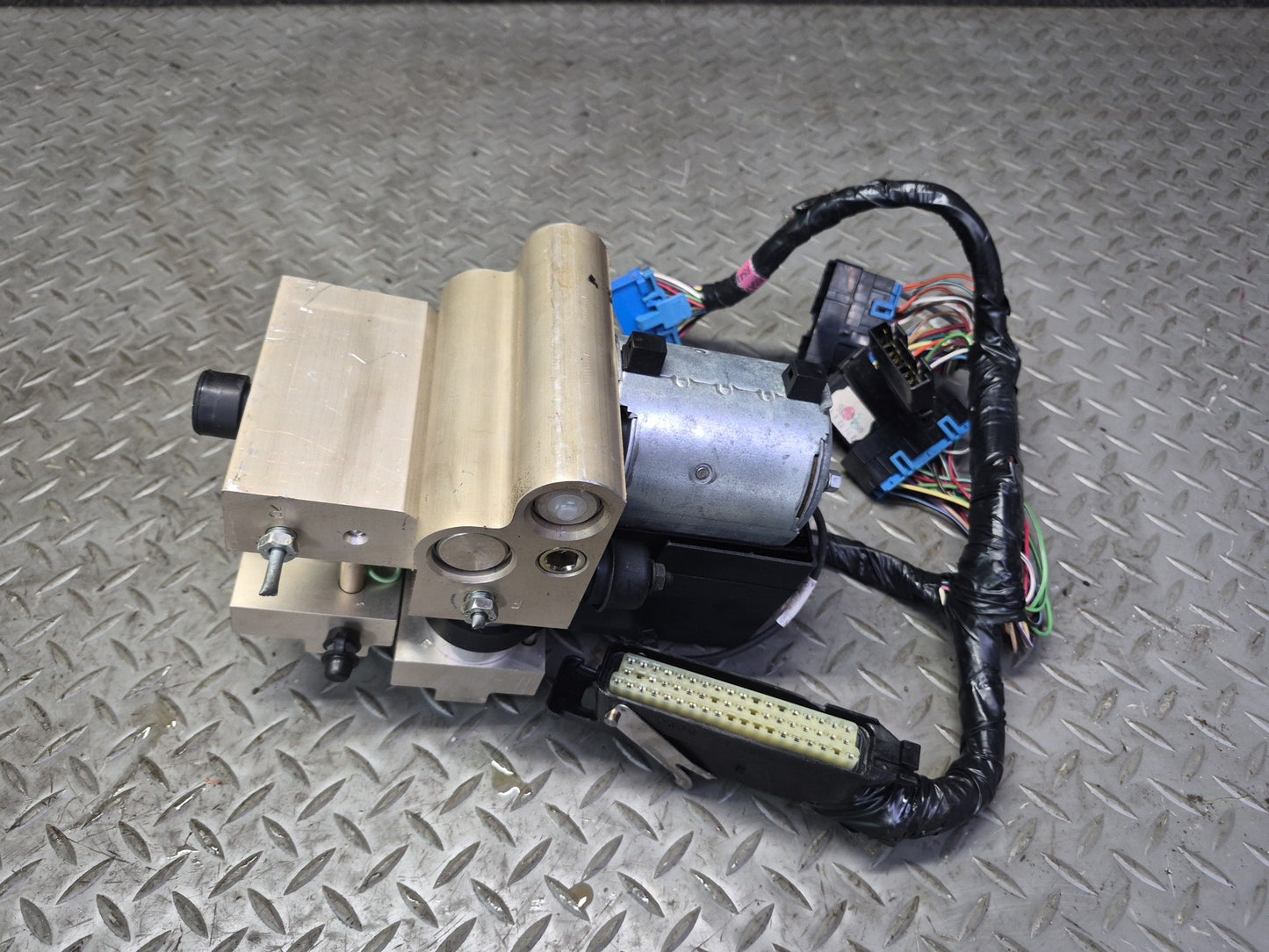 92-94 Chevrolet Corvette C4 Anti Lock Brake ABS Pump Module 0265212001 OEM
