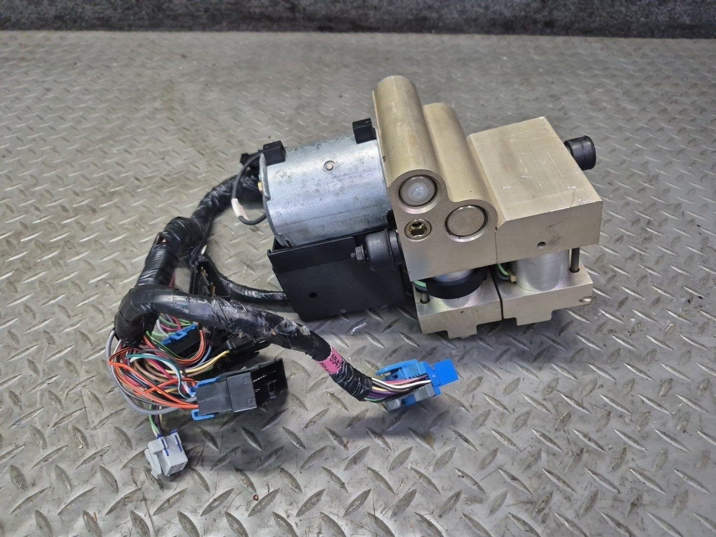 92-94 Chevrolet Corvette C4 Anti Lock Brake ABS Pump Module 0265212001 OEM