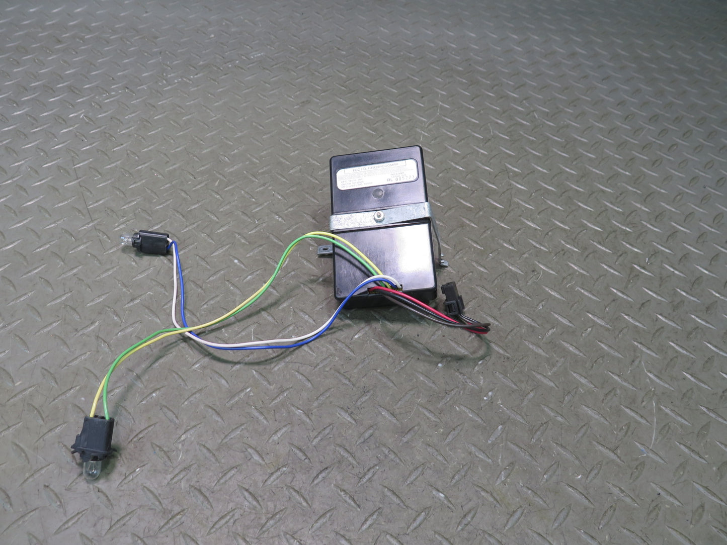 92-93 Chevrolet Corvette C4 Tire Pressure Monitor Sensor Module 10143554 OEM