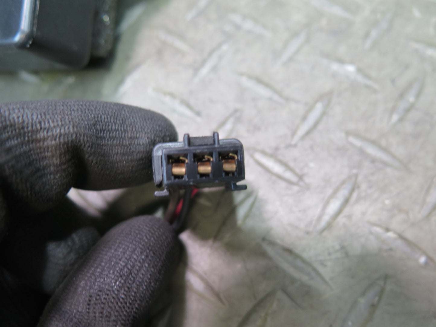 92-93 Chevrolet Corvette C4 Tire Pressure Monitor Sensor Module 10143554 OEM