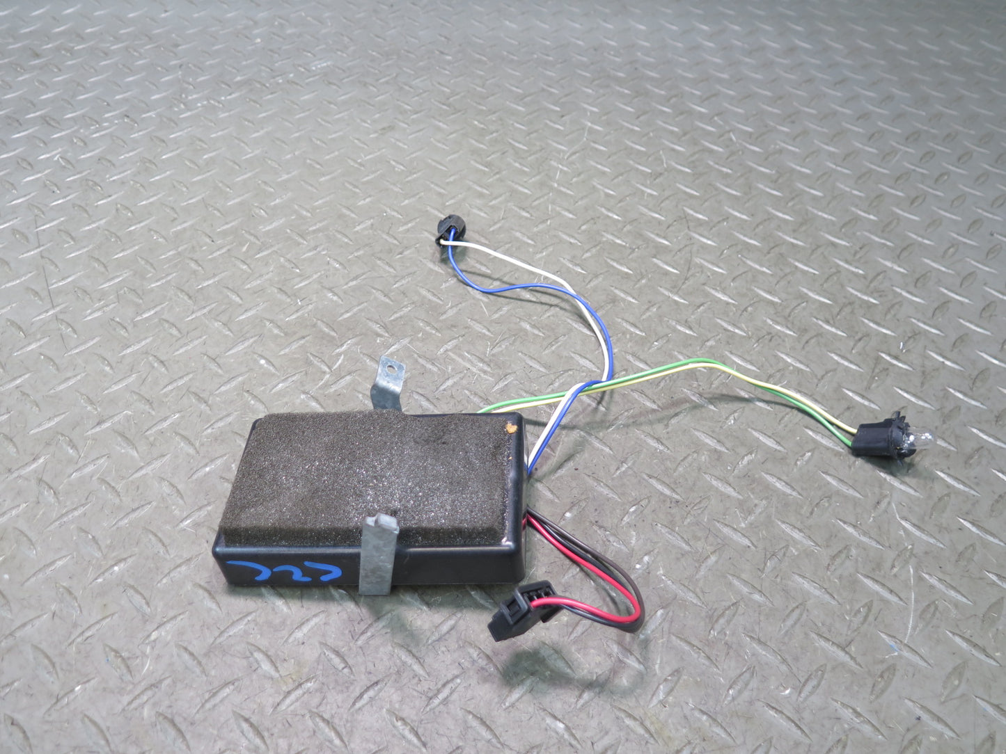 92-93 Chevrolet Corvette C4 Tire Pressure Monitor Sensor Module 10143554 OEM