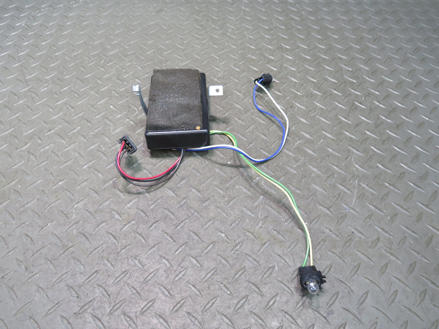 92-93 Chevrolet Corvette C4 Tire Pressure Monitor Sensor Module 10143554 OEM