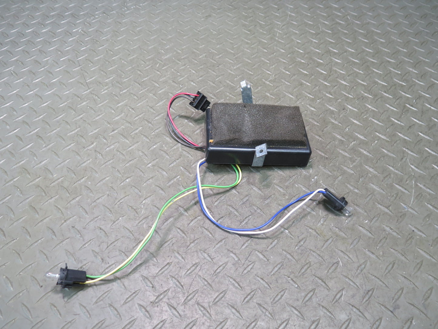 92-93 Chevrolet Corvette C4 Tire Pressure Monitor Sensor Module 10143554 OEM