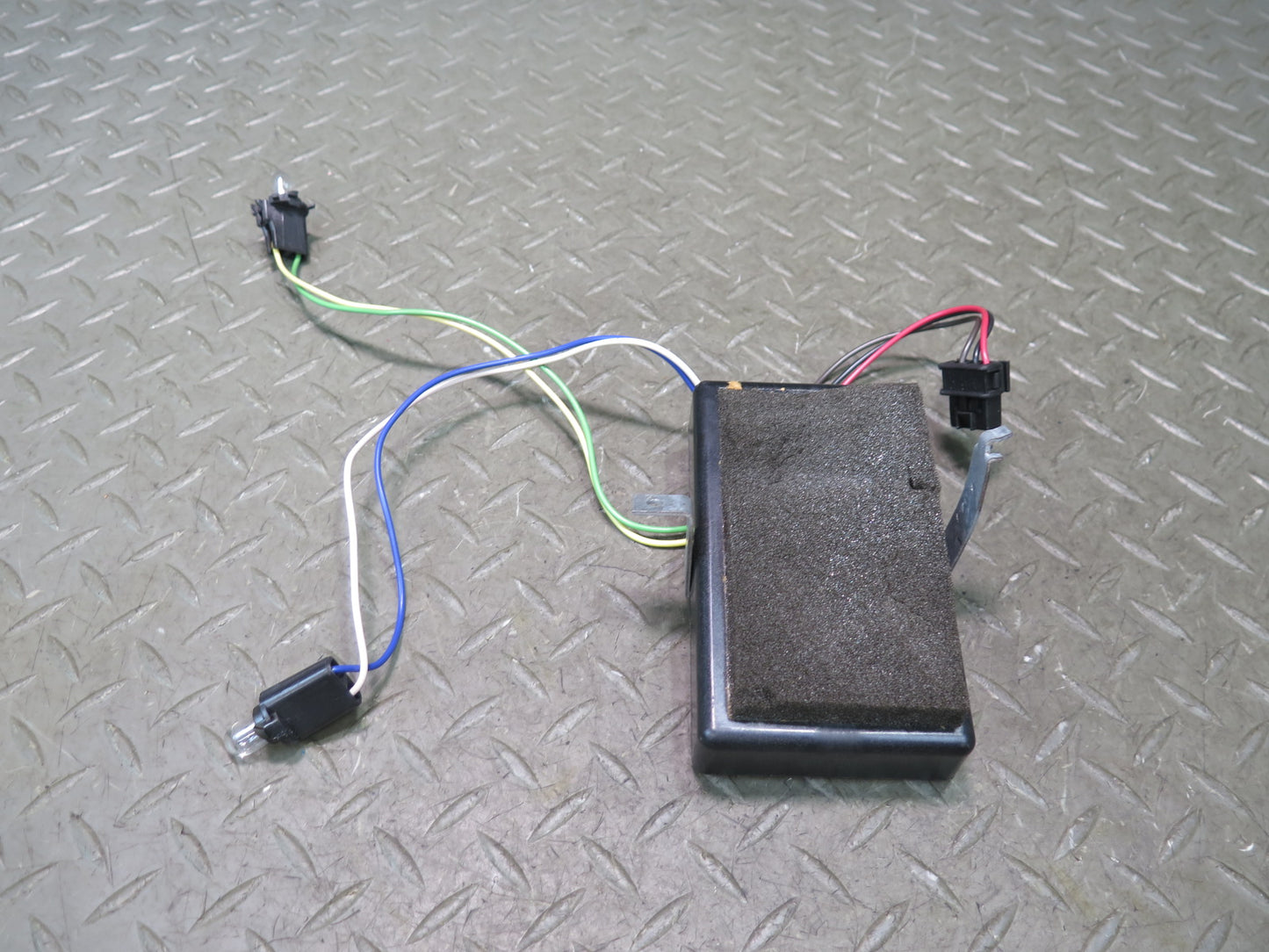 92-93 Chevrolet Corvette C4 Tire Pressure Monitor Sensor Module 10143554 OEM