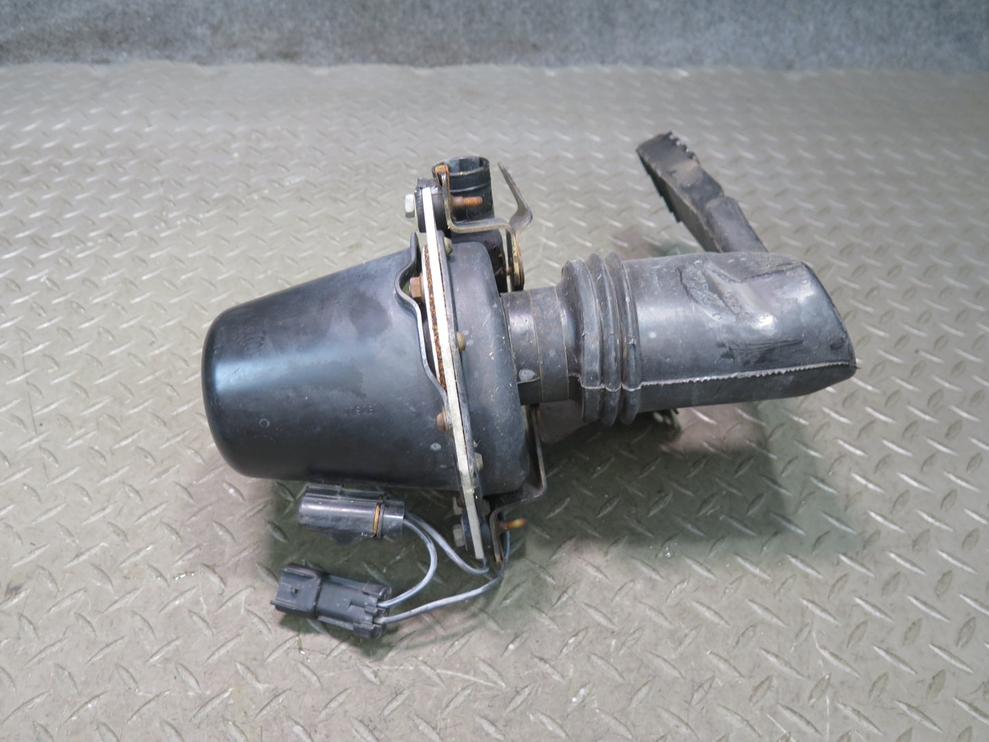 92-93 Chevrolet Corvette C4 Secondary Air Injection Smog Pump w Duct OEM