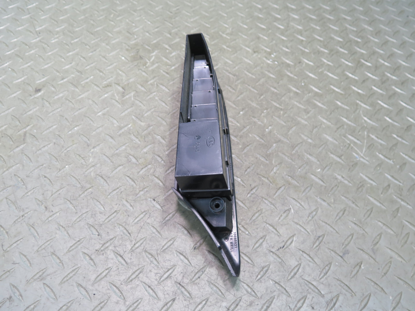 90-93 Chevrolet Corvette C4 Dash Front Right A/C Air Vent Grille 10086046 OEM