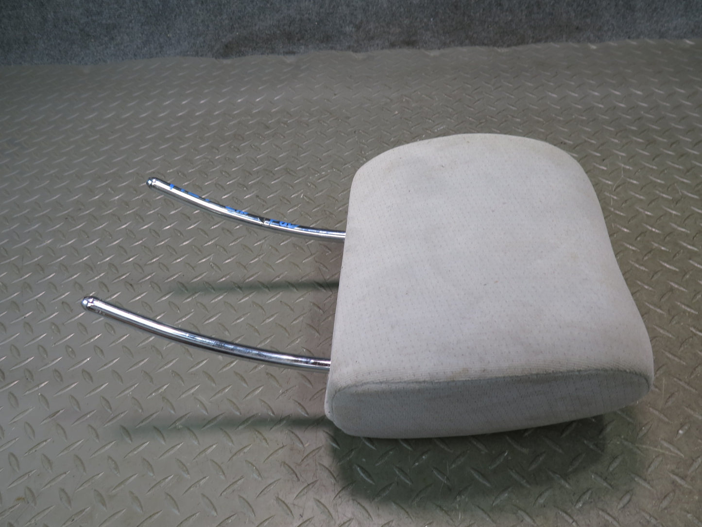 99-03 VW Eurovan T4 Set of 2 Front Left & Right Seat Cloth Headrest OEM