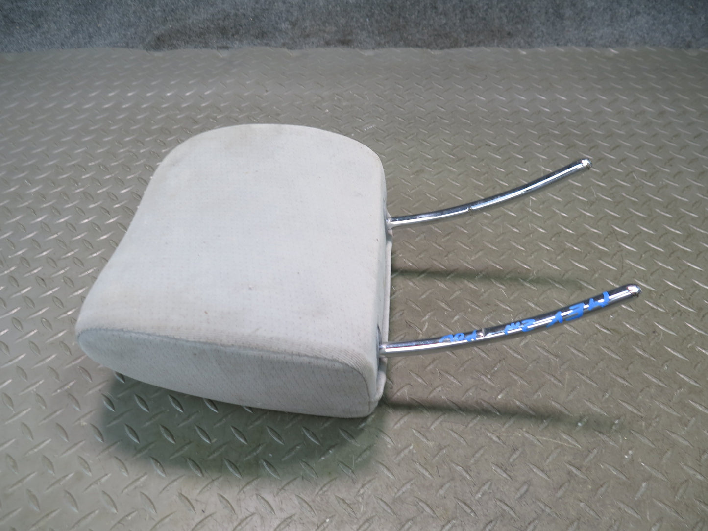 99-03 VW Eurovan T4 Set of 2 Front Left & Right Seat Cloth Headrest OEM