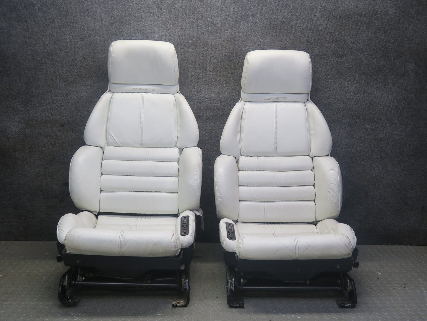 92-93 Chevrolet Corvette C4 Set of 2 Front Left & Right Leather Seat Damaged