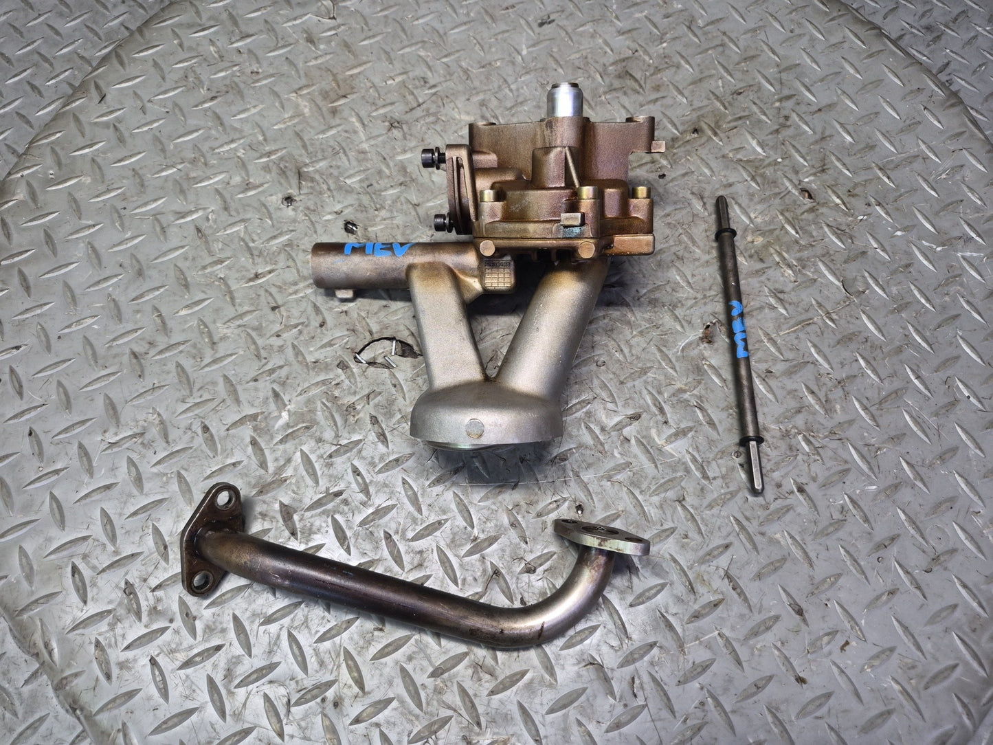 01-03 VW Eurovan T4 2.8L Engine Motor Oil Pump w Pipe & Shaft 021115153E OEM