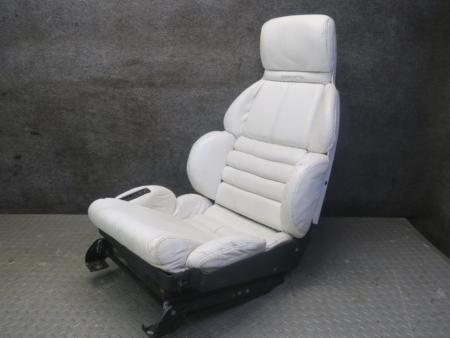 92-93 Chevrolet Corvette C4 Set of 2 Front Left & Right Leather Seat Damaged