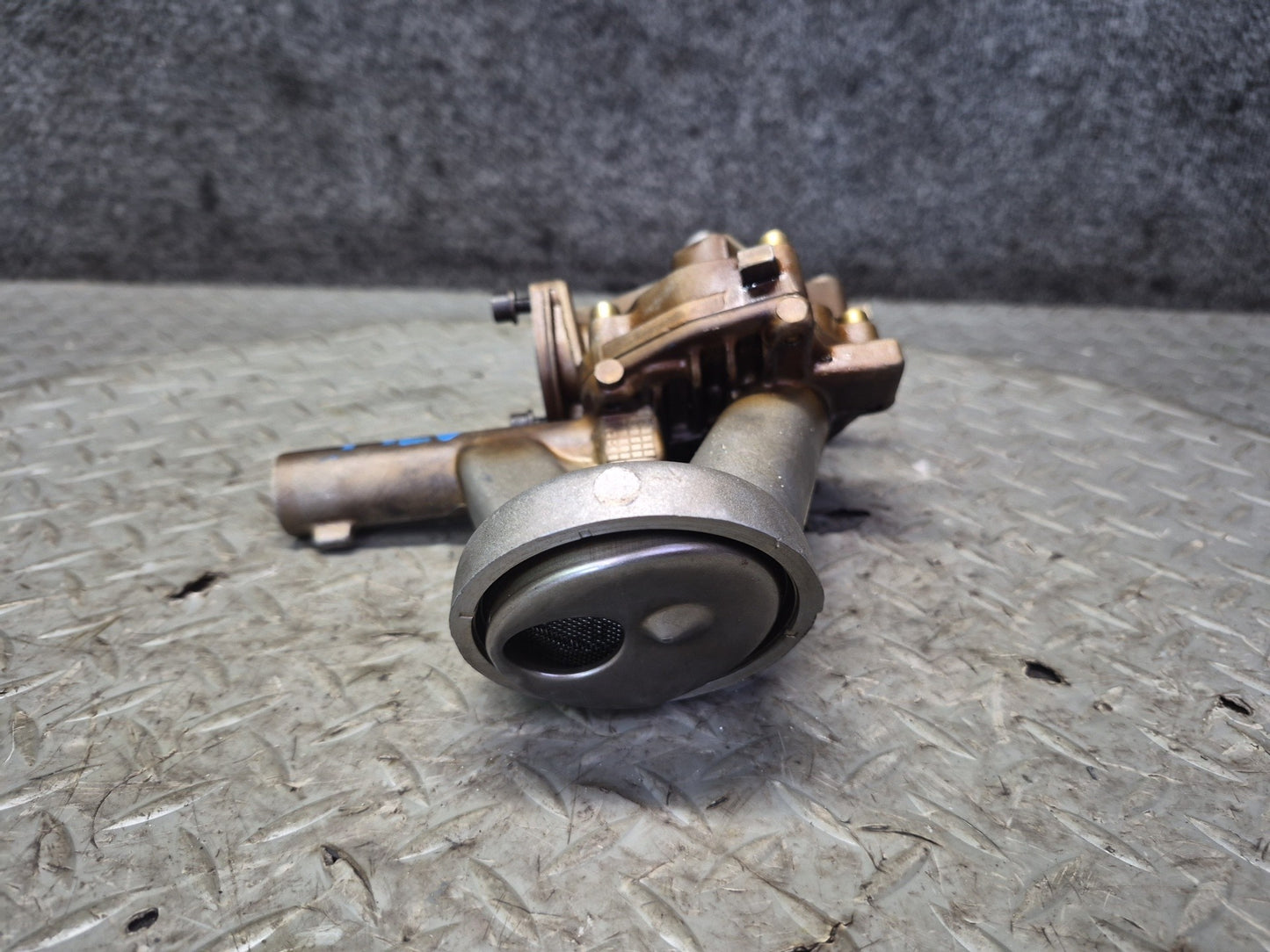 01-03 VW Eurovan T4 2.8L Engine Motor Oil Pump w Pipe & Shaft 021115153E OEM