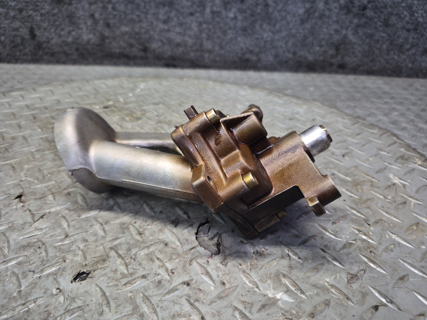 01-03 VW Eurovan T4 2.8L Engine Motor Oil Pump w Pipe & Shaft 021115153E OEM