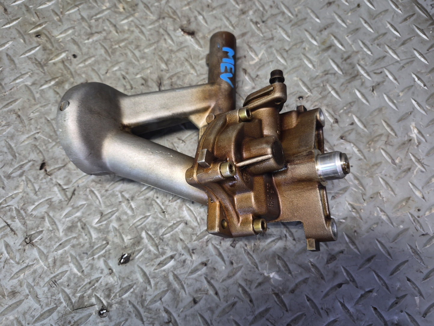 01-03 VW Eurovan T4 2.8L Engine Motor Oil Pump w Pipe & Shaft 021115153E OEM