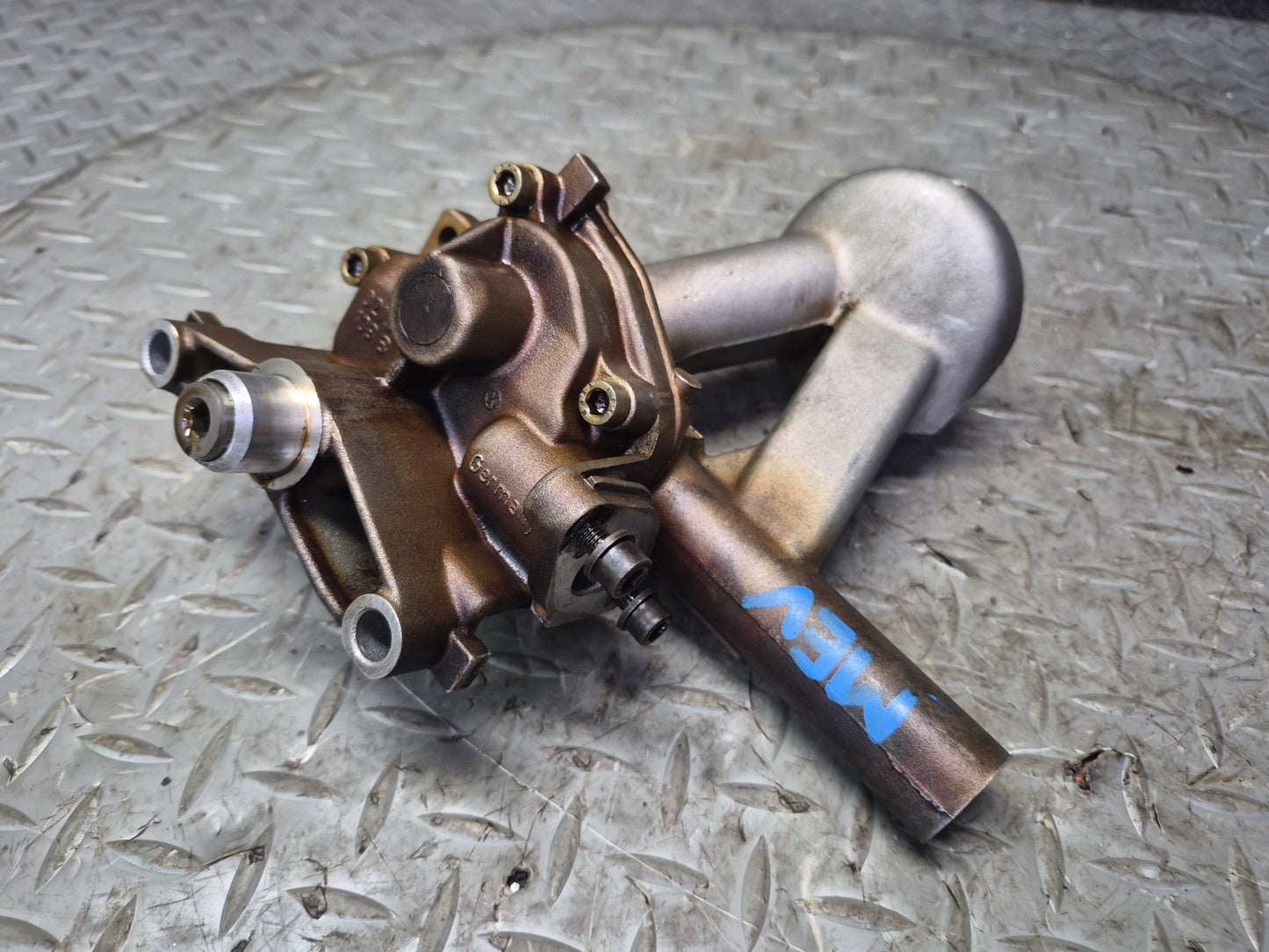 01-03 VW Eurovan T4 2.8L Engine Motor Oil Pump w Pipe & Shaft 021115153E OEM