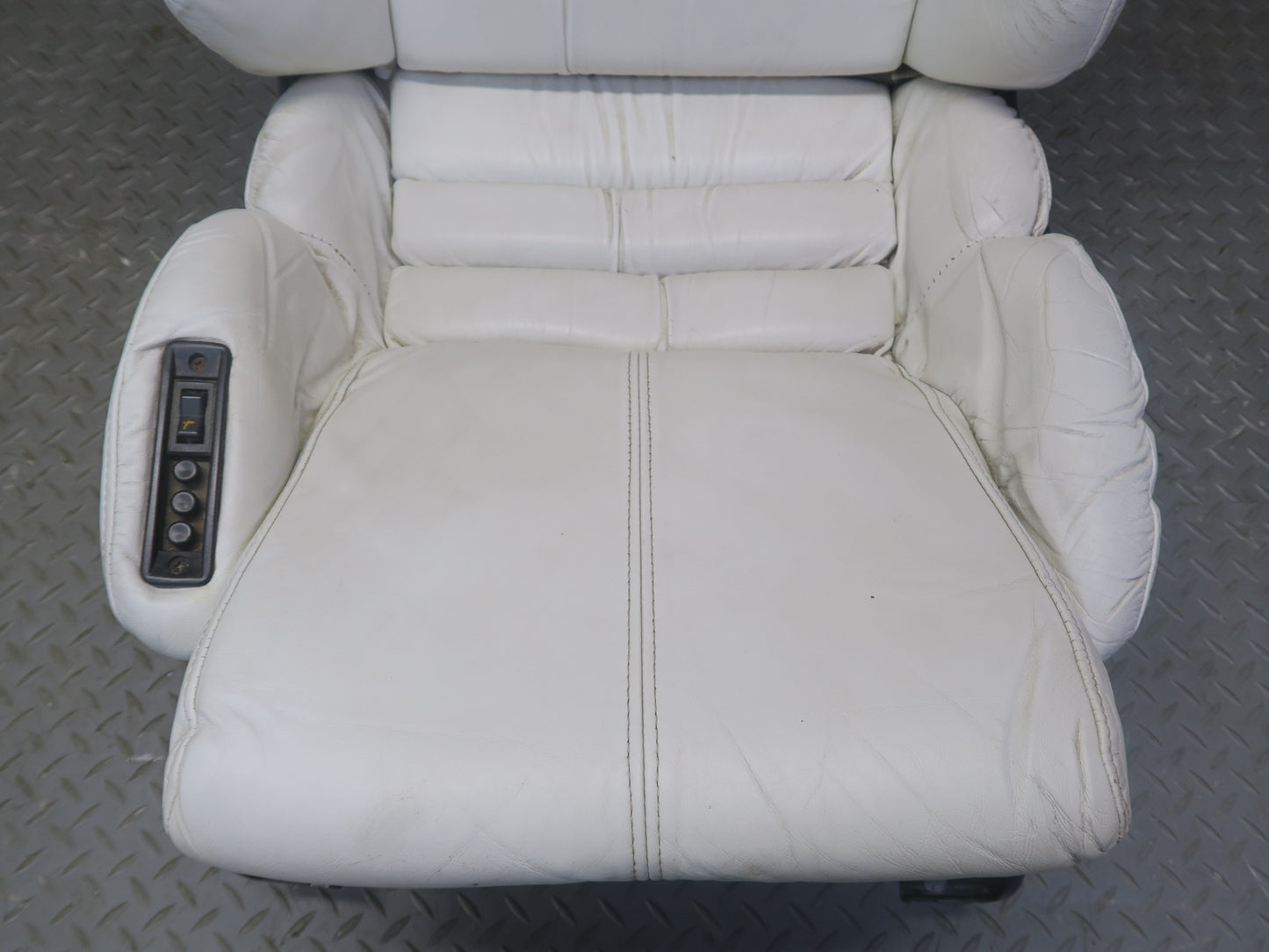 92-93 Chevrolet Corvette C4 Set of 2 Front Left & Right Leather Seat Damaged