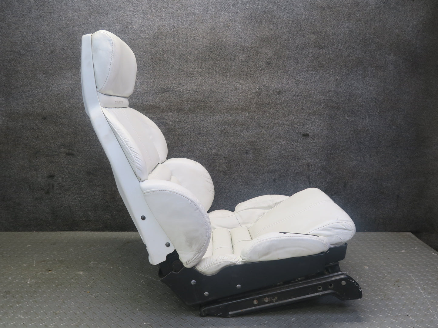 92-93 Chevrolet Corvette C4 Set of 2 Front Left & Right Leather Seat Damaged
