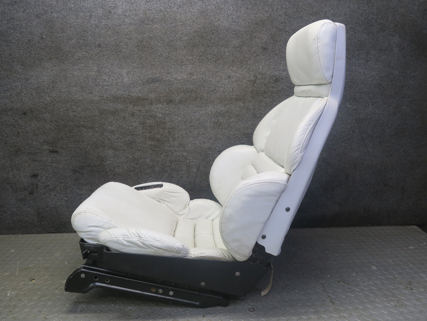 92-93 Chevrolet Corvette C4 Set of 2 Front Left & Right Leather Seat Damaged