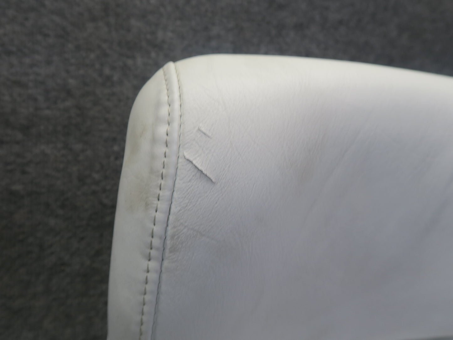 92-93 Chevrolet Corvette C4 Set of 2 Front Left & Right Leather Seat Damaged