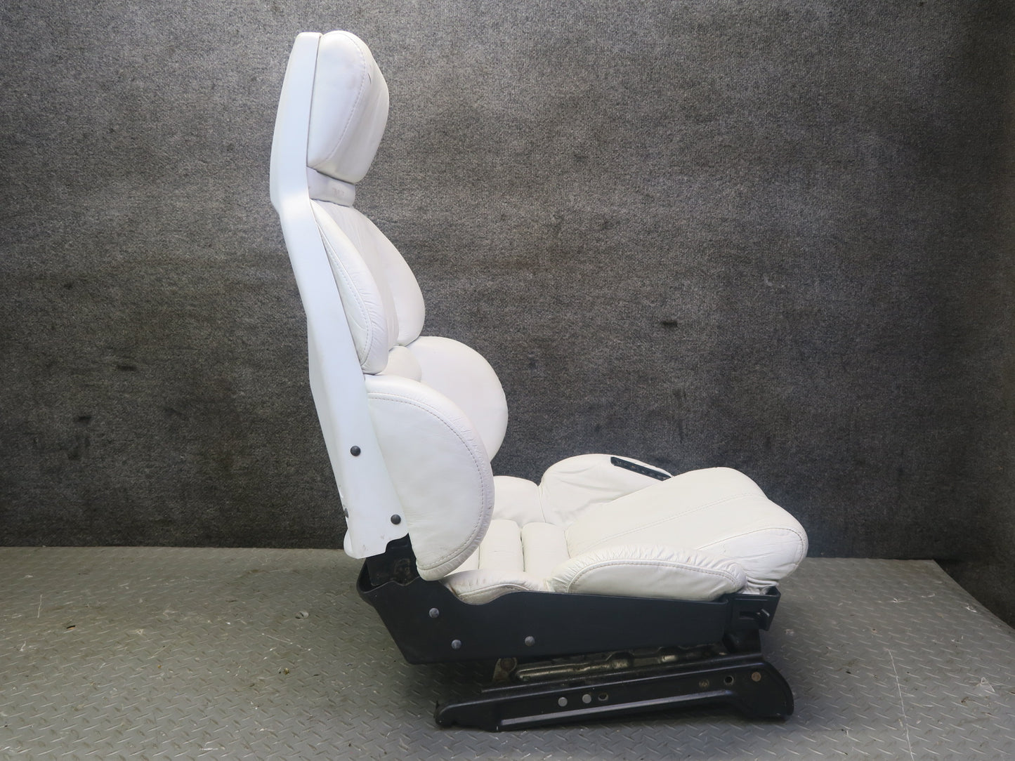92-93 Chevrolet Corvette C4 Set of 2 Front Left & Right Leather Seat Damaged