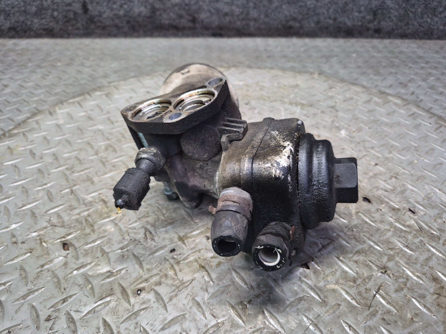 01-03 VW Eurovan T4 2.8L AXK Engine Motor Oil Filter Housing 066115403 OEM