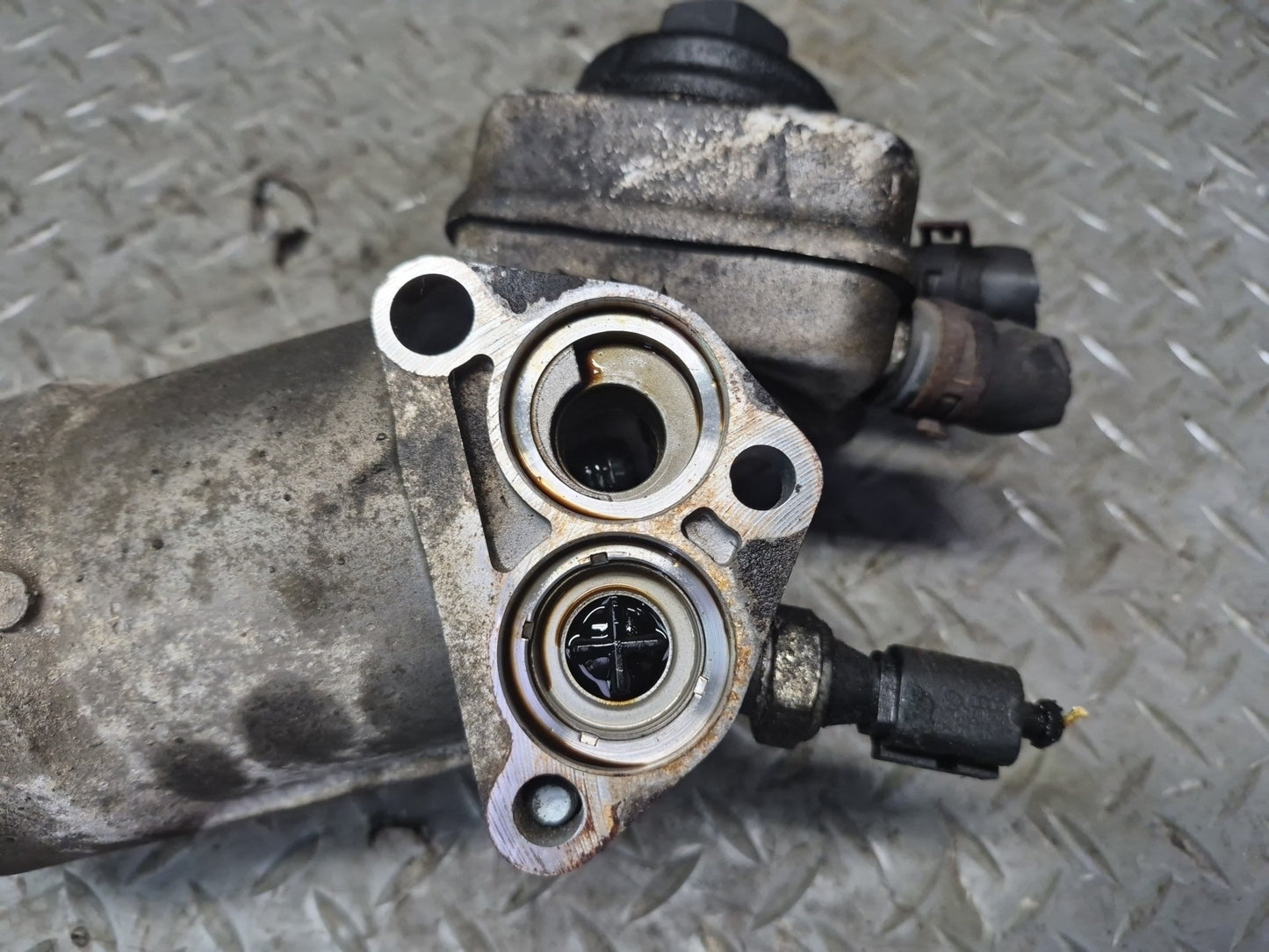 01-03 VW Eurovan T4 2.8L AXK Engine Motor Oil Filter Housing 066115403 OEM