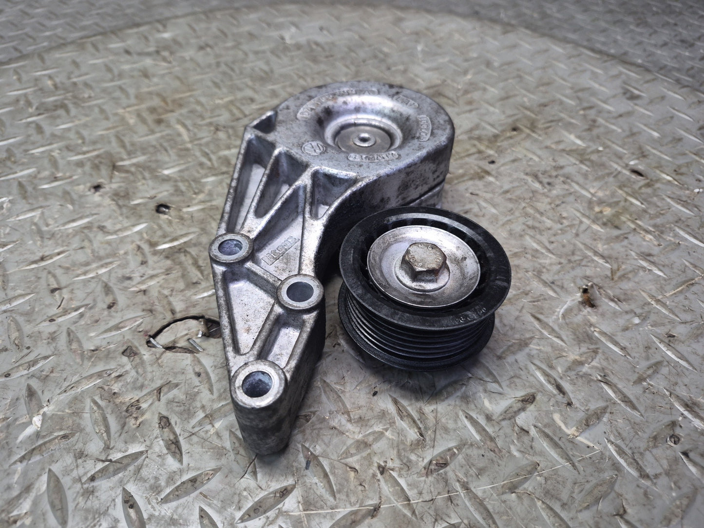 01-03 VW Eurovan T4 2.8L Engine Motor Serpentine Belt Tensioner 021145299A OEM