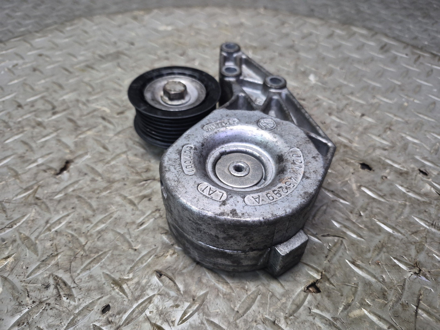 01-03 VW Eurovan T4 2.8L Engine Motor Serpentine Belt Tensioner 021145299A OEM
