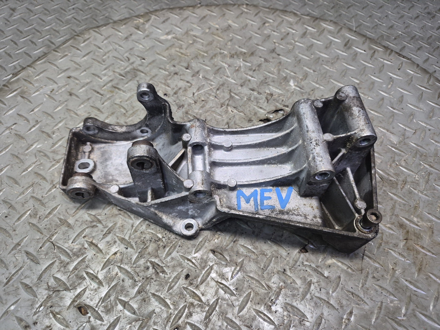 01-03 VW Eurovan T4 2.8L AXK Power Steering Alternator Mounting Bracket OEM