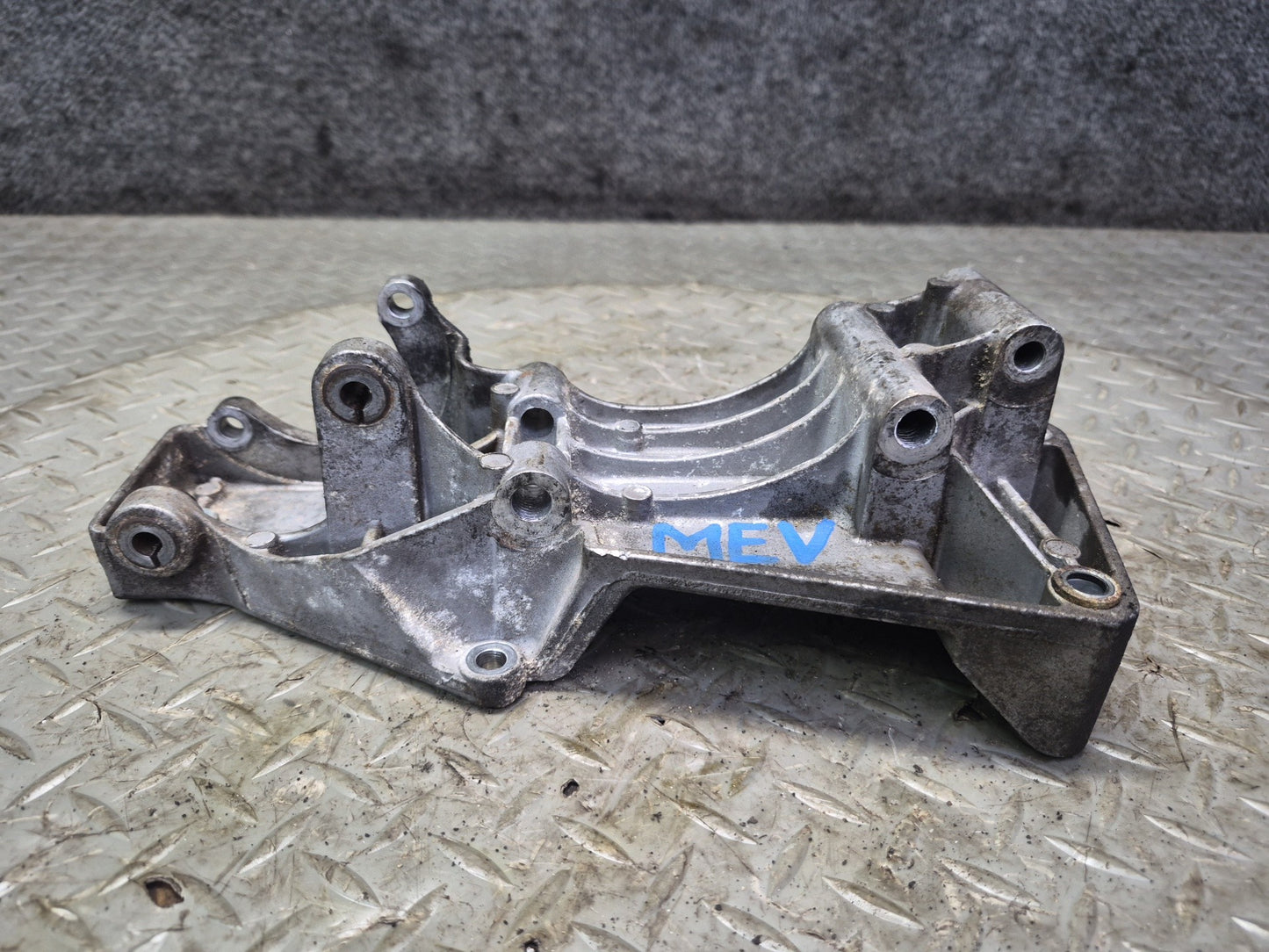 01-03 VW Eurovan T4 2.8L AXK Power Steering Alternator Mounting Bracket OEM