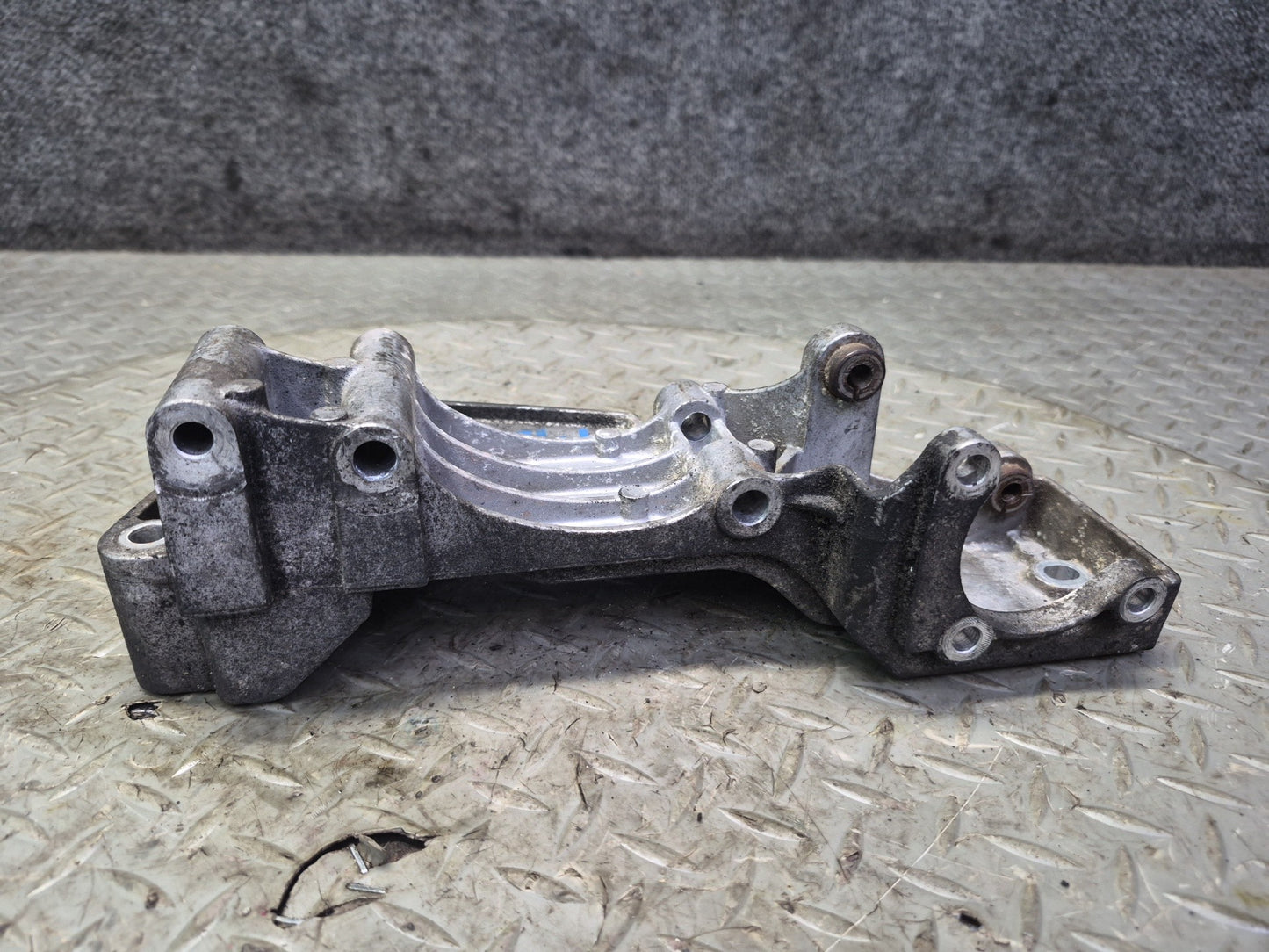 01-03 VW Eurovan T4 2.8L AXK Power Steering Alternator Mounting Bracket OEM