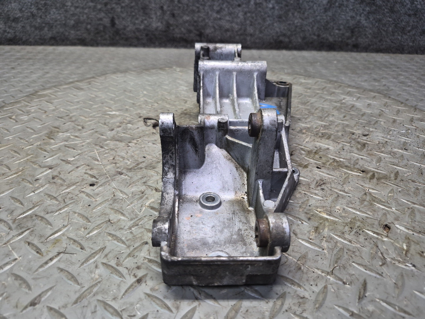 01-03 VW Eurovan T4 2.8L AXK Power Steering Alternator Mounting Bracket OEM