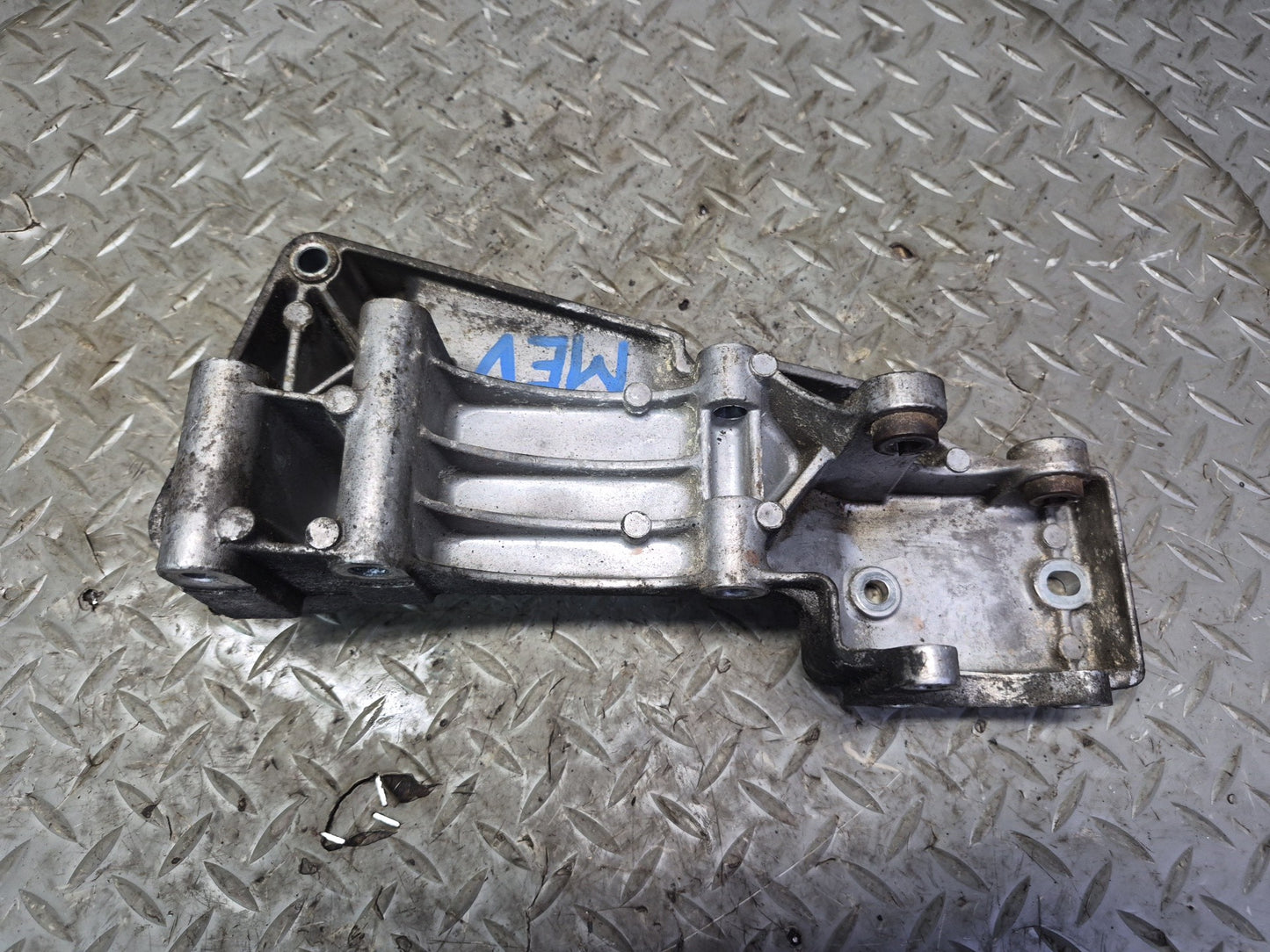 01-03 VW Eurovan T4 2.8L AXK Power Steering Alternator Mounting Bracket OEM