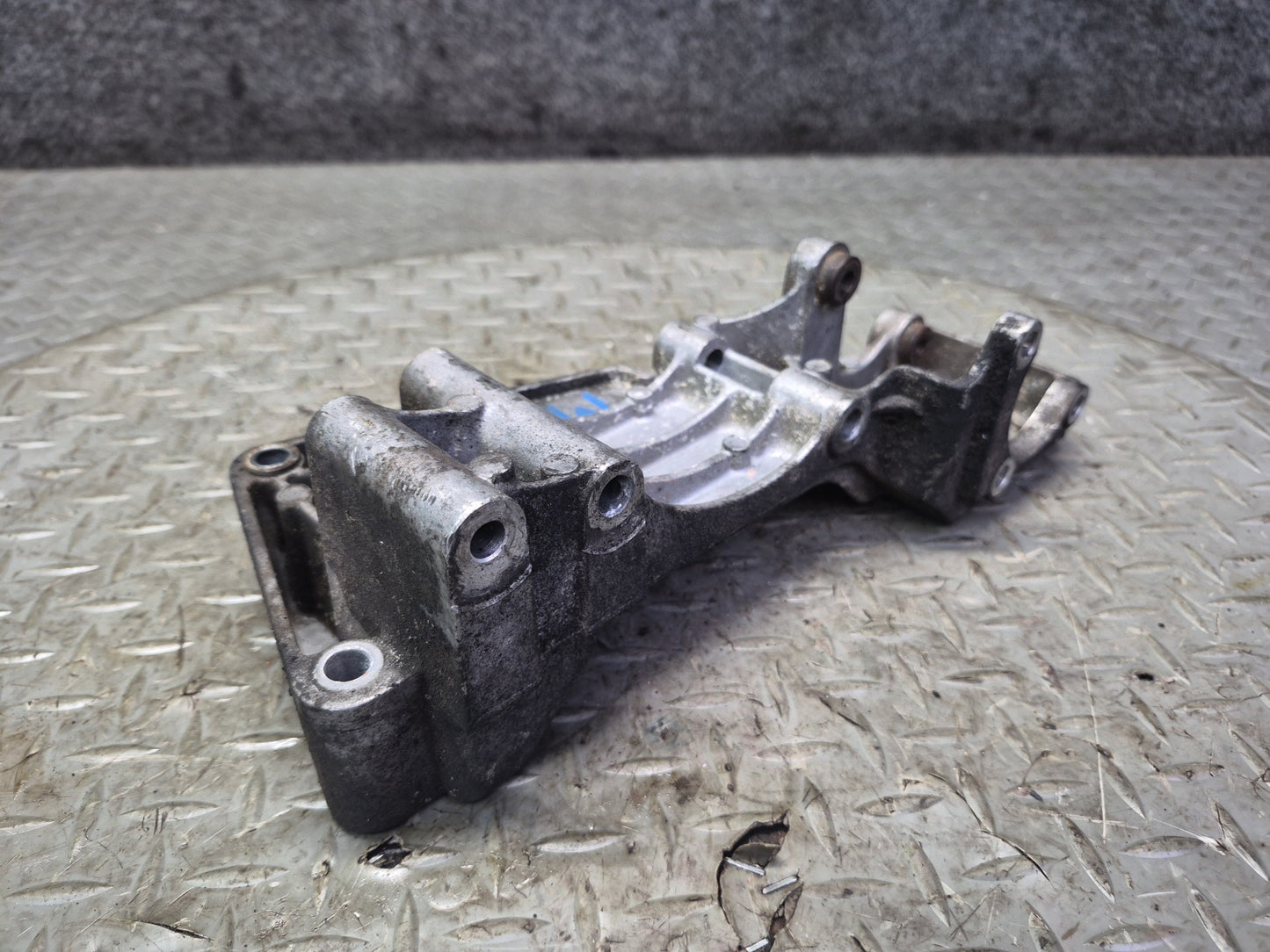 01-03 VW Eurovan T4 2.8L AXK Power Steering Alternator Mounting Bracket OEM