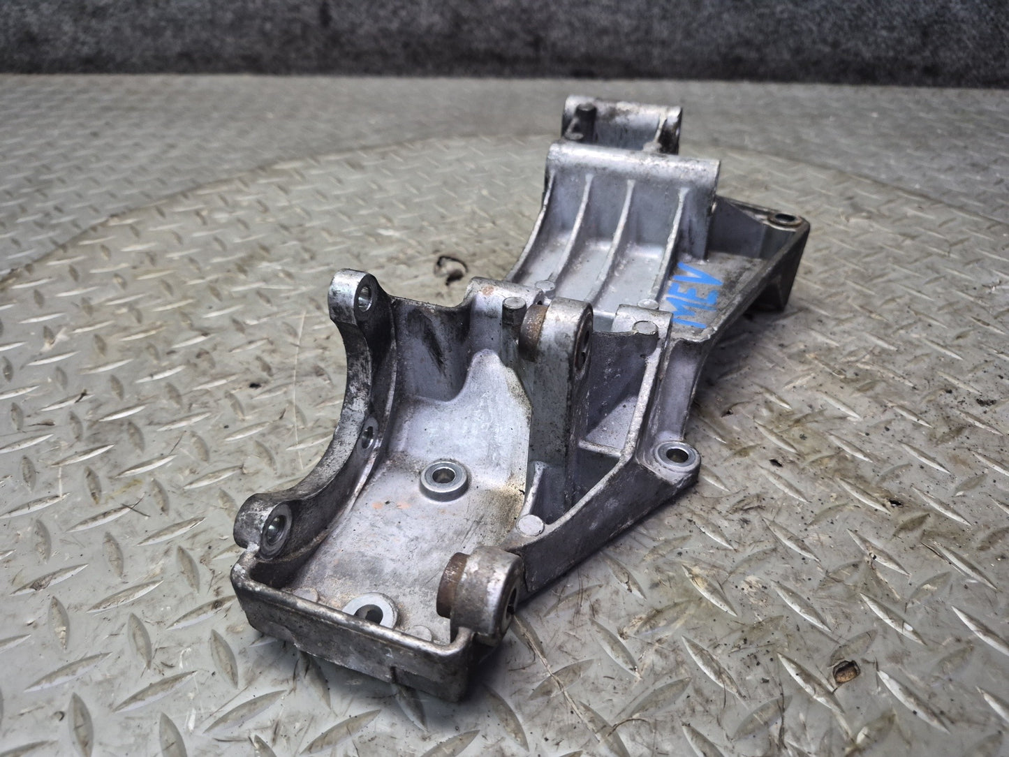 01-03 VW Eurovan T4 2.8L AXK Power Steering Alternator Mounting Bracket OEM